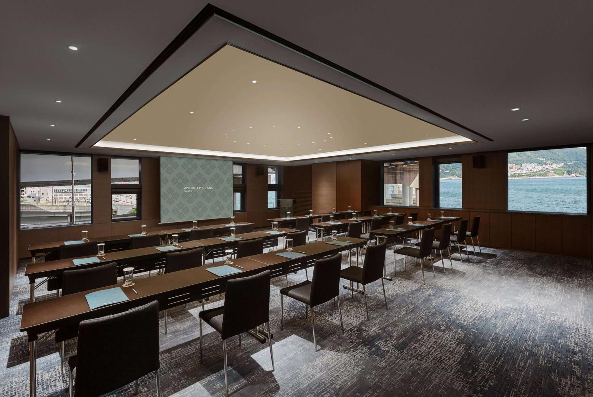 Wyndham Grand Hotel 5*