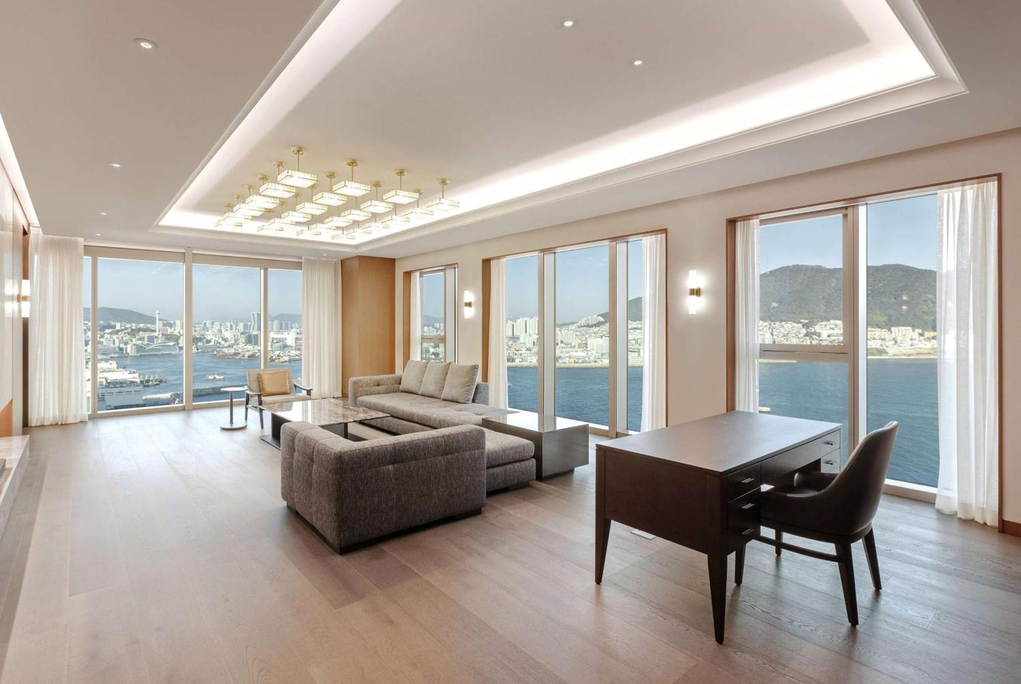 Wyndham Grand Hotel 5*
