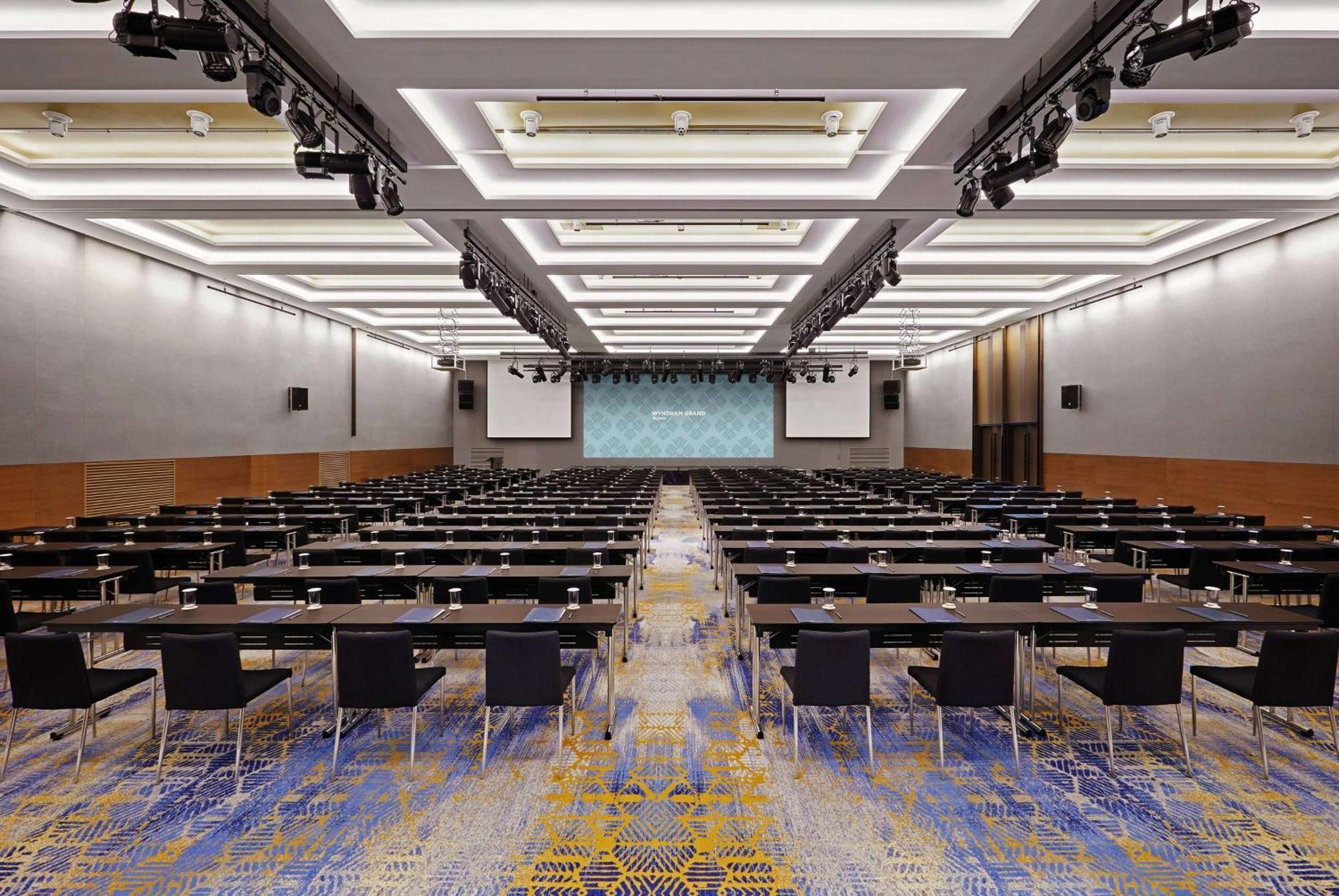 Wyndham Grand ホテル